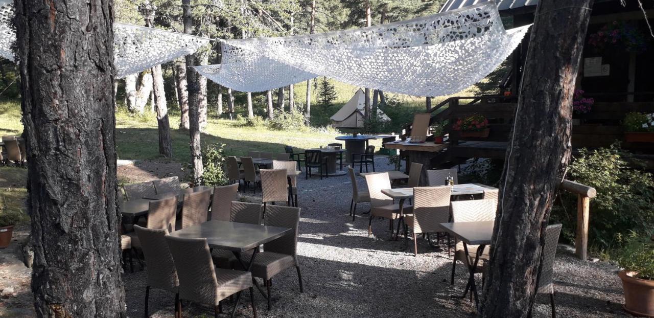 Hotel Les Pinées à Châteauroux-les-Alpes Extérieur photo